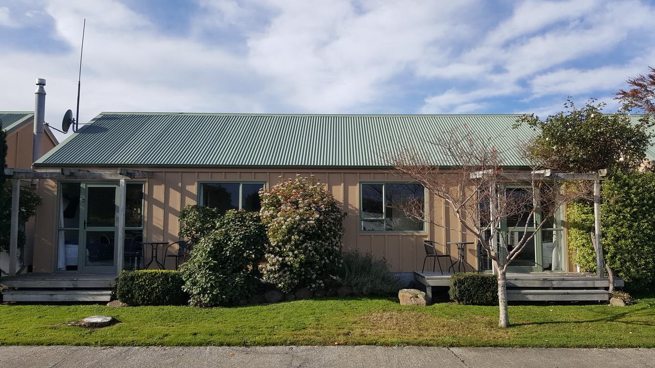 Catlins Area Motel Owaka Exterior photo